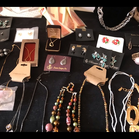 100 pieces of jewelry all quality made in USA new - Picture 2 of 8